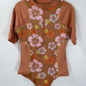 Roxy X Kate Bosworth short-sleeve rash guard one-piece swim suit | Medium